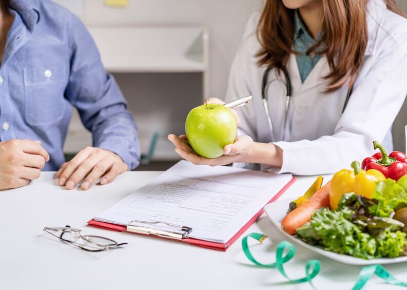 Before you start losing weight, you should consult a nutritionist. 